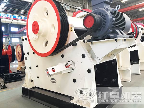 解锁铝土矿颚式破碎机新技能—助环保、高产、粒型好