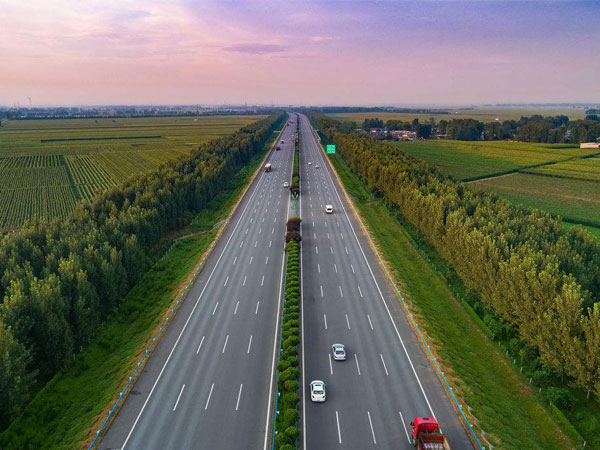 建造高速公路需要大量的石子
