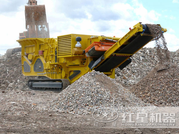 石灰岩移动破碎机加工现场