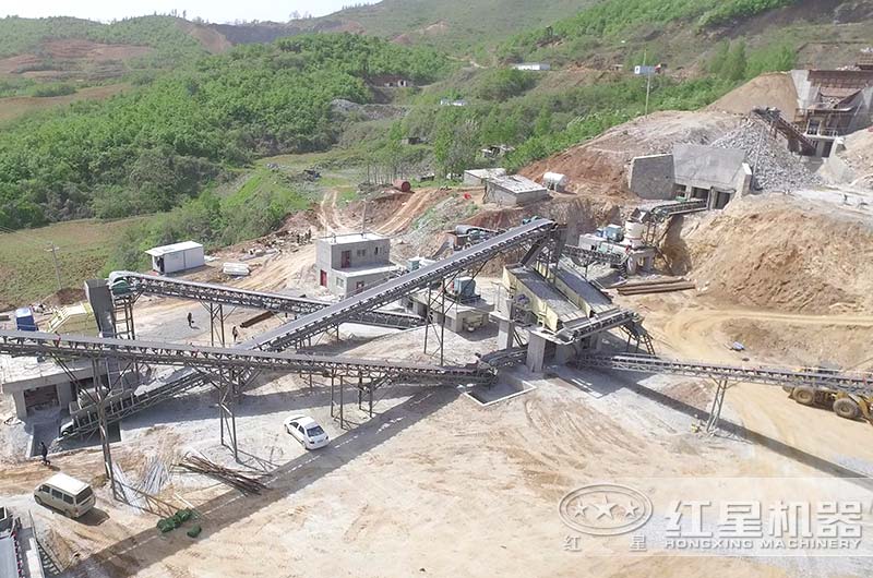 大型破石子机工作现场图片