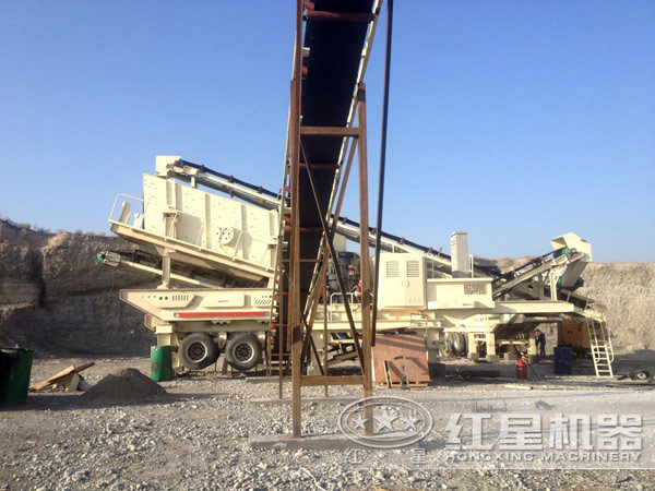 流动式建筑垃圾粉碎机加工现场