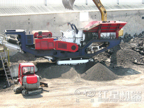 反击式破碎机“恋上”车式轮胎底盘，还怕建筑废料“围城”吗