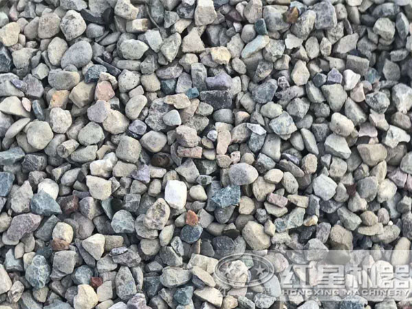 建筑用石料采用300吨移动式颚式破碎机配置可靠_价格亲民