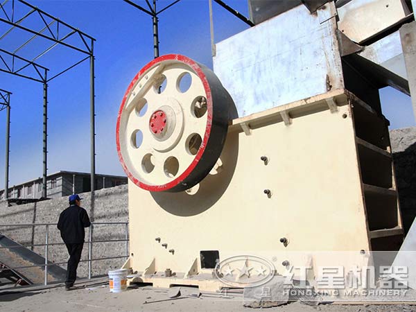 到砂石场感受大型超细碎颚式破碎机的“热情洋溢”