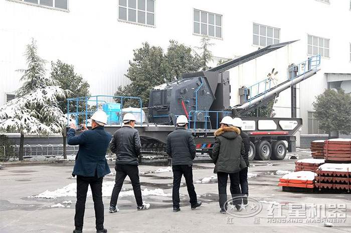 客货参观欧亿5大型建筑垃圾粉碎机