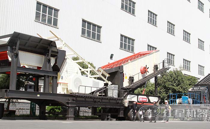 客户到欧亿5考察移动破碎一体式机器