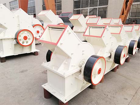 PCΦ400×300小型锤破粉碎机，欧亿5破碎机报价多少
